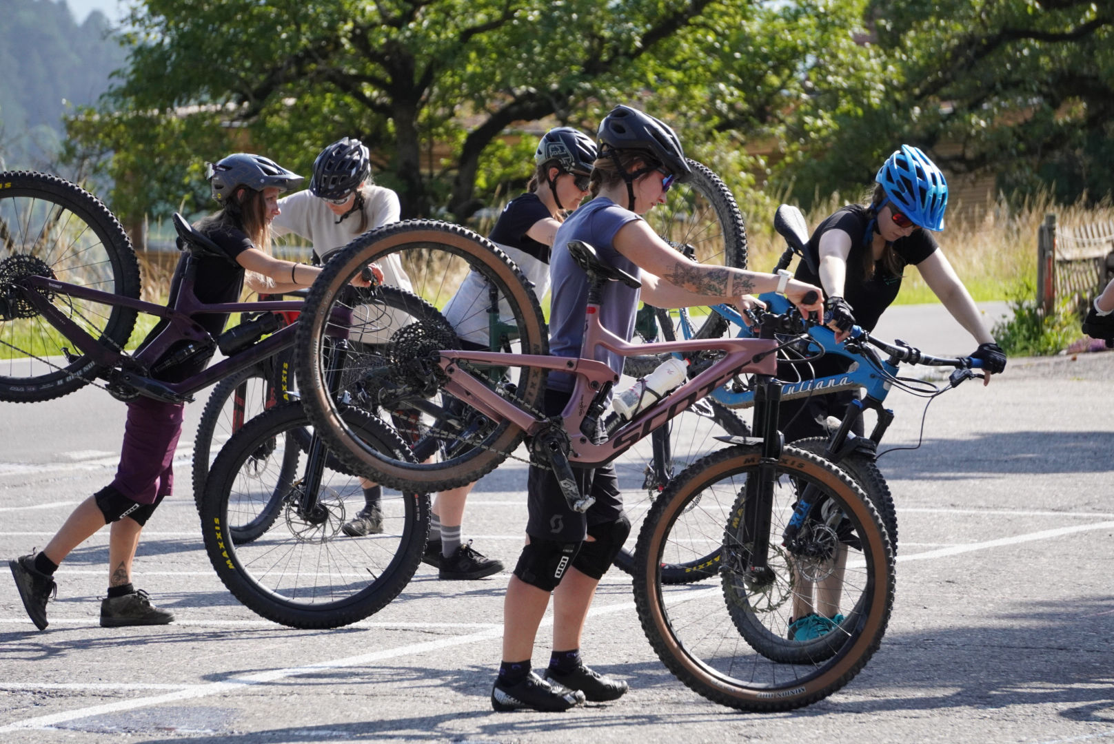 Basic womens bike top